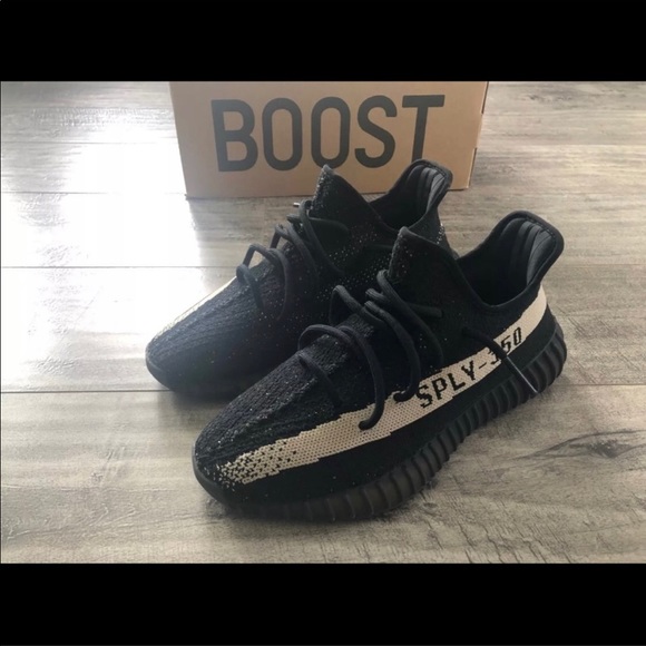 YEEZY BOOST 350 V2 'OREO - Picture 2 of 8